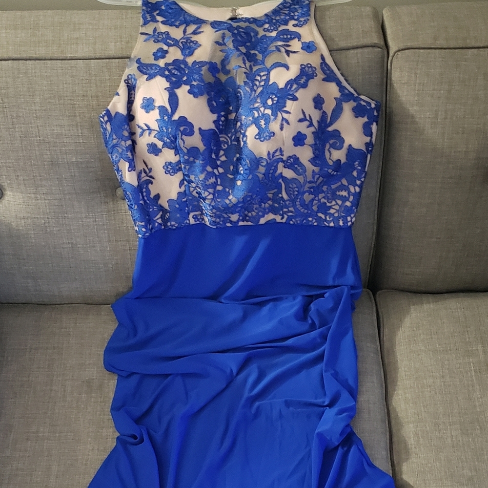 Bodycom Lace Gown/Prom - Stenay Patra - Picture 8 of 11
